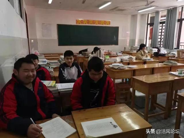终于等到你！直击涪陵各大学校开学报名第一现场