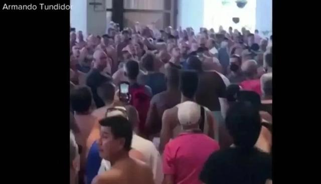 墨西哥坎昆机场疑爆枪击 旅客疯逃 多人被踩踏 秩序失控
