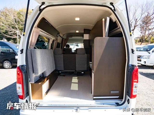 新款丰田海狮房车，6座设计能拉全家人，2米大通铺睡觉不顶头