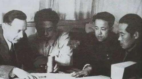 1969年大战一触即发，毛主席急令军区领导离京，做好一切战争准备