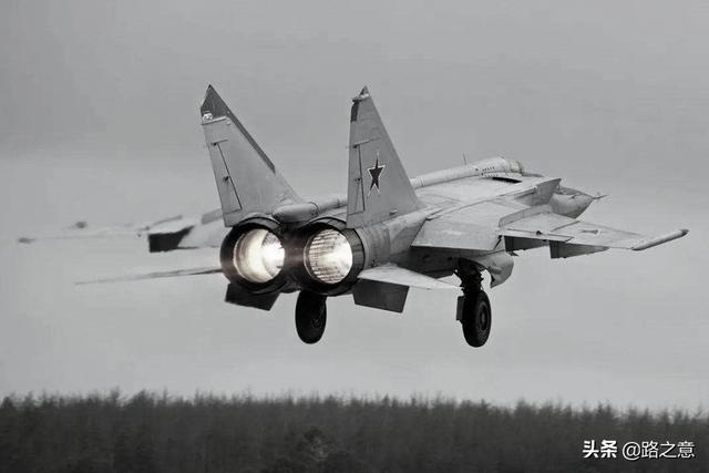 米格25叛逃之谜：神秘降落日本，飞行员送往美国，飞机被美日肢解