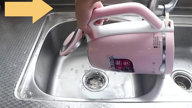 长期喝“电热水壶”烧的水，对身体有影响吗？医生：请多加重视