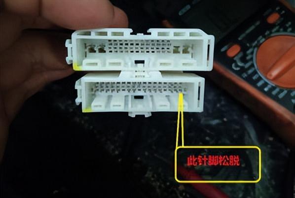 汽车srs灯亮了是什么原因(轿车上的srs灯亮了)