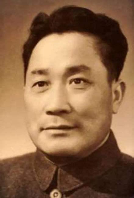 1950年，刘伯承问让谁领兵进攻西藏，邓小平：让“地主”去吧