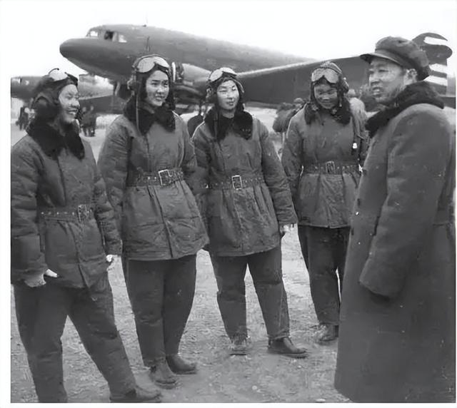1952年，毛主席得知空军一年军费后，为什么让刘亚楼向他敬个礼？