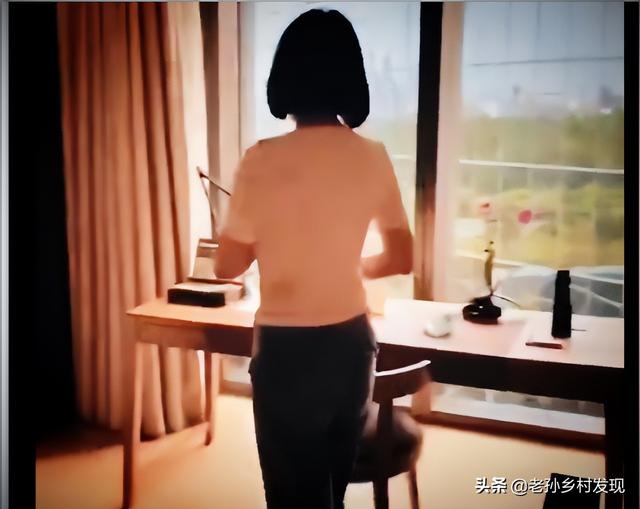 工作室发视频晒许晴背影，网友：不露正脸，是怕又给换脸？