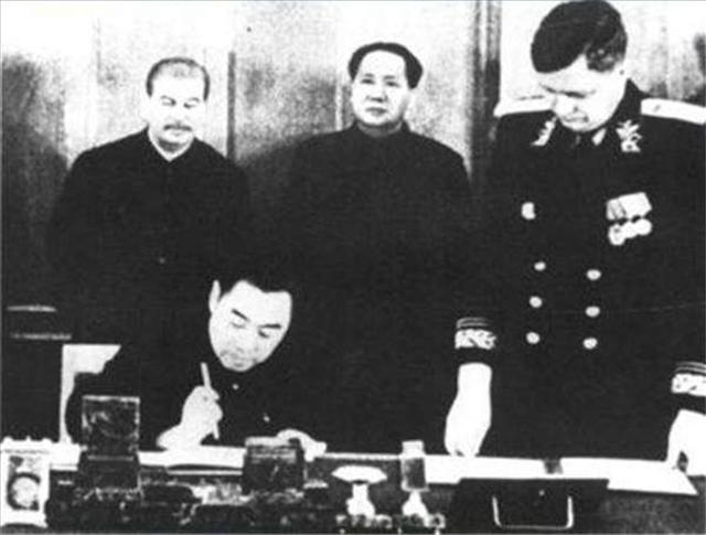 当斯大林和尼克松落难时，毛主席的做法，得到了全世界人民的敬佩