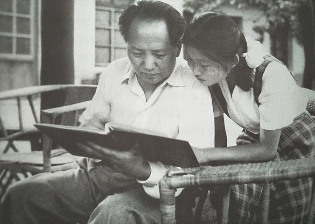1959年，毛主席在庐山接见贺子珍，临别时说：我明天一定再来