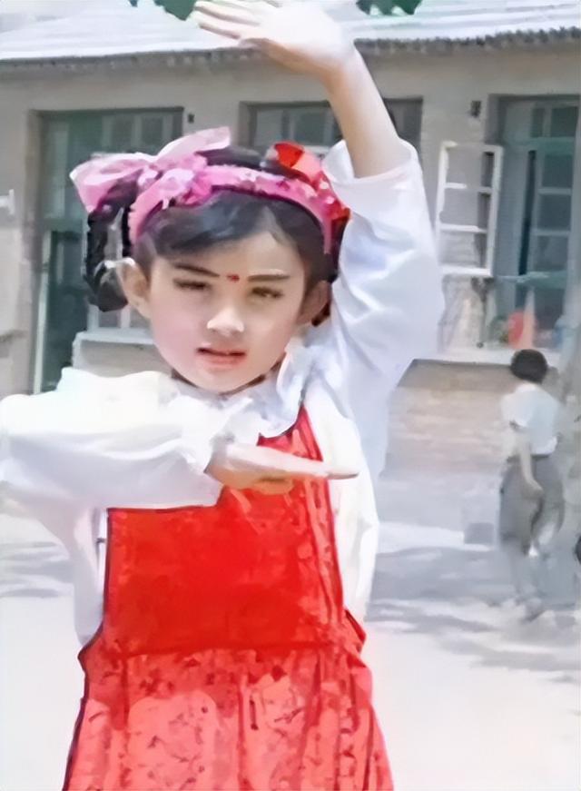 当红女星赵丽颖：女人要靠自己，离婚最对不起儿子