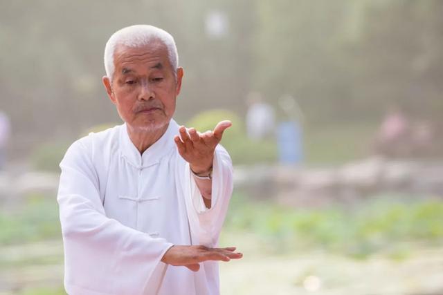 59岁养生大师“患癌”离世，深刻反思：养生要找对方法，别盲目