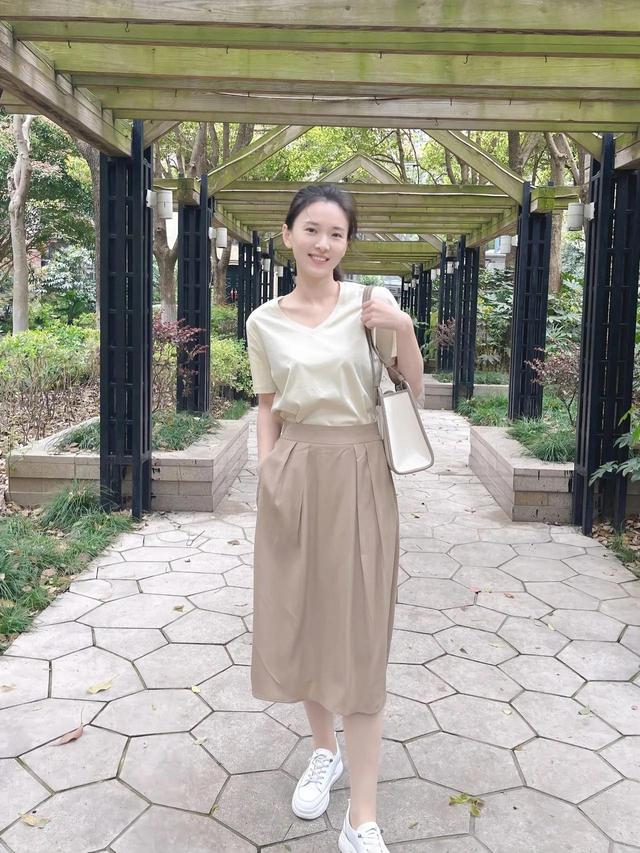 女人的优雅来自时光的雕琢