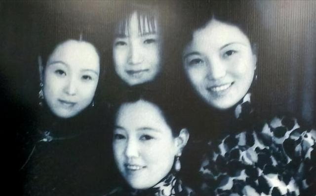 旧上海滩美人任芷芳，床单必须一天一换，晚年却在街头摆摊卖油条