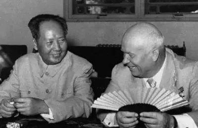 江涌：毛主席为何说，对付帝国主义要坚持“两条腿走路”？