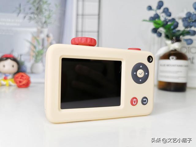 小糖智能玩具相机，用相机记录童年妙思