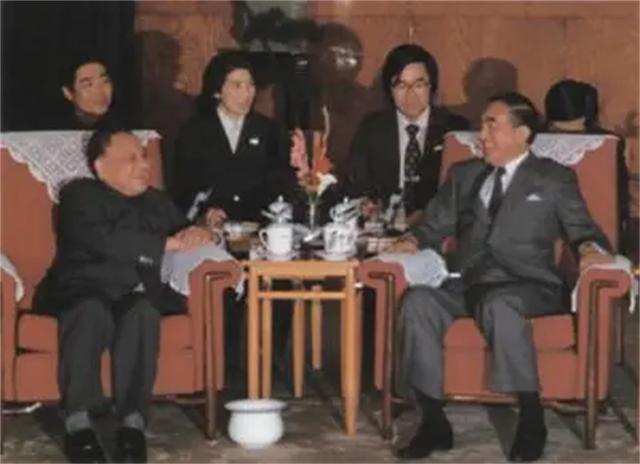 1978年日本记者刁难：钓鱼岛属于哪国，邓小平巧妙应答令人佩服
