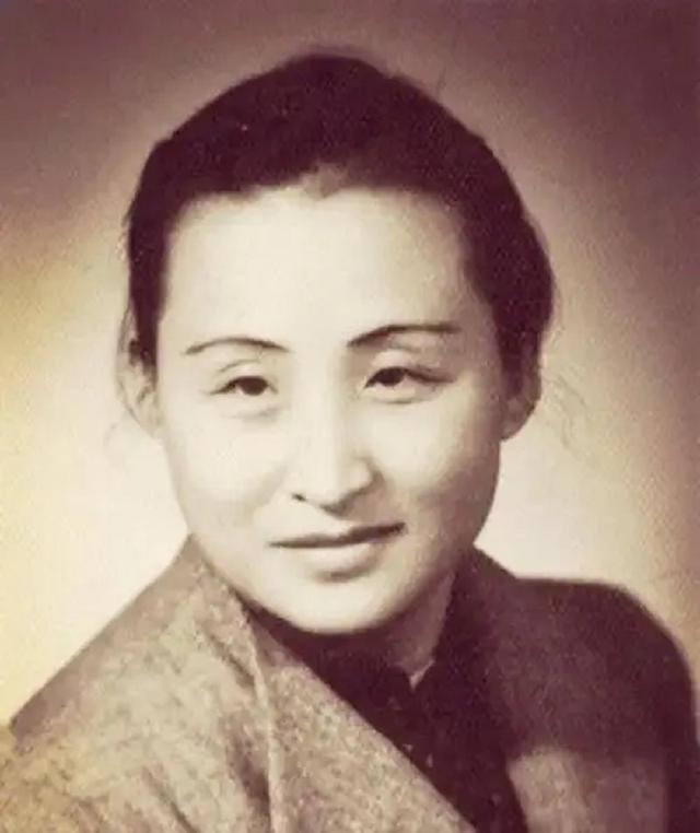 15岁嫁给张大千，相伴25年为他生下8个孩子，40岁为何坚决离婚？