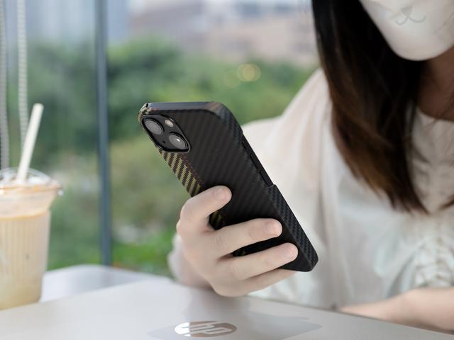 让iPhone与Win同屏协助更得心应手，PITAKA无线充电座体验分享