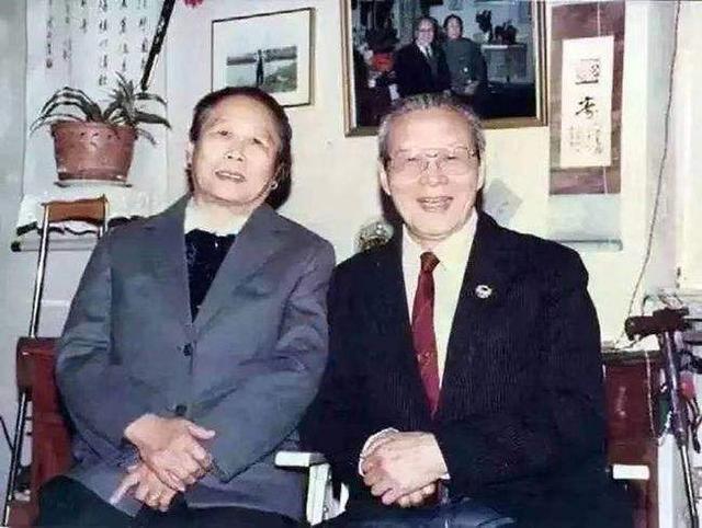 特赦之后：沈醉娶护士寻找第二春，戏问杜聿明怎么看，杜嘿嘿冷笑