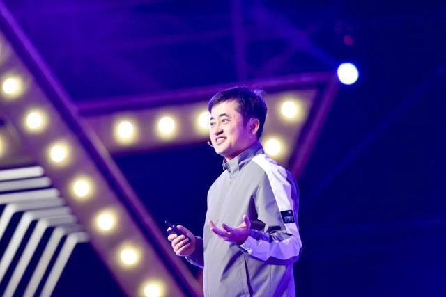 谷爱凌背后的大赢家，当年带5百双球鞋北漂，如今跟哥哥平分2千亿
