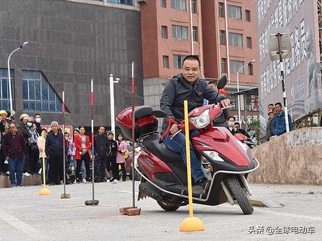 有C1驾照后，只需考取一种驾照就可以驾驶电动两轮、三轮、四轮车