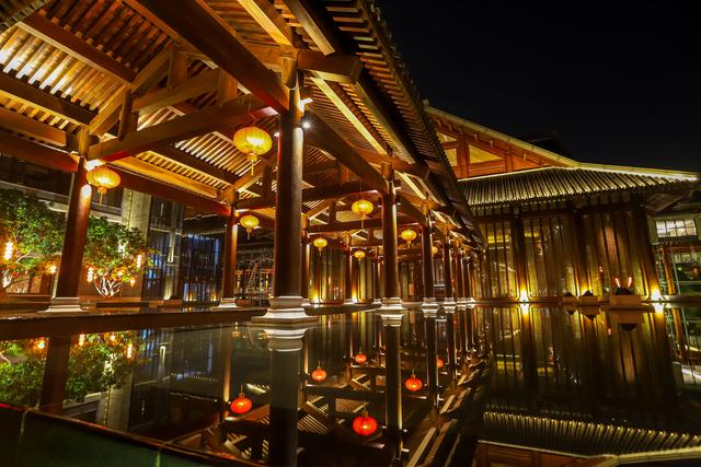 廣東旅行，發現一座禅修酒店，造型像古代宮殿，建築大有來頭