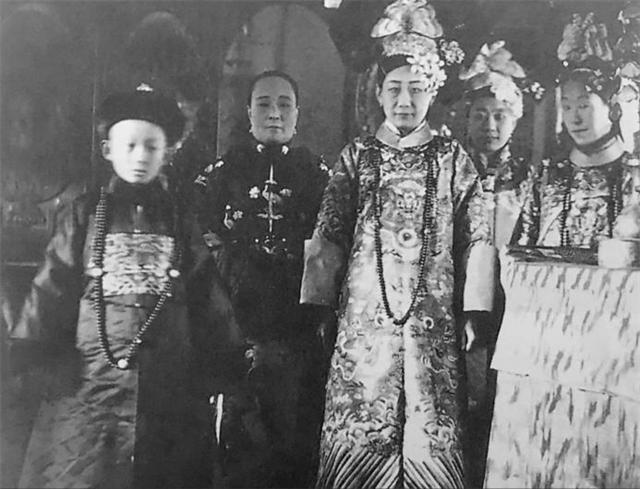 溥仪的贴身侍卫：作恶多端，后来被毙于刑场