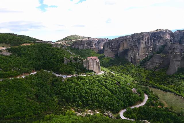希臘深度遊：卡蘭巴卡、接近天堂的秘境 天空之城（Meteora）