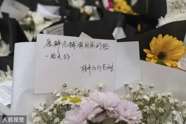 东航空难挖掘现场，每一个镜头都能触动心酸与泪水