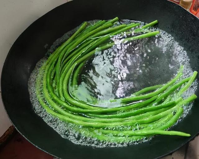 医生告诫：这6类蔬菜或自带“毒素”，吃前最好焯水，别嫌麻烦哦