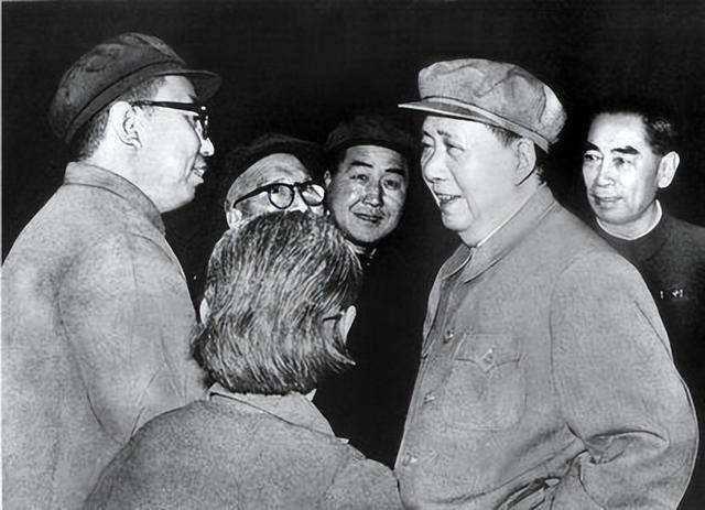 76年主席逝世，汪东兴看三遍悼词后提出一条意见，华国锋：我赞成