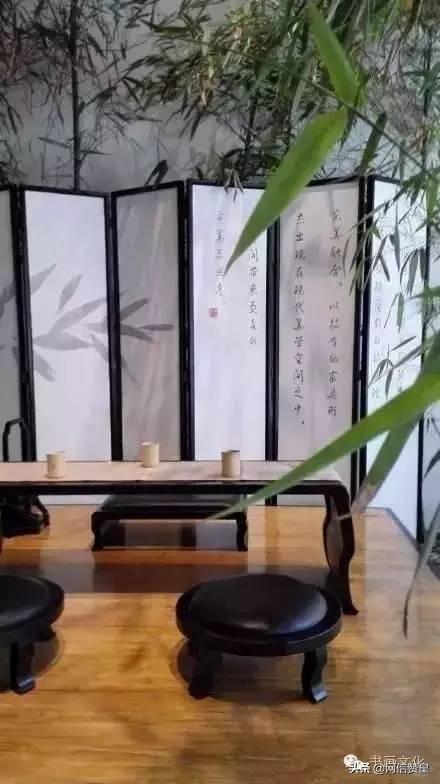 静坐常思己过，闲谈莫论人非。