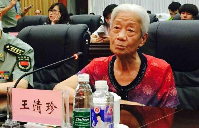 1952年女护士冒险抢回黄继光遗体，晚年遗憾叹息：当年忘了一件事