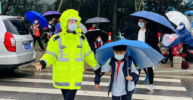 暴雨黄色预警信号生效！降雨+降温还会持续！明天珠海这些路或堵成这样！