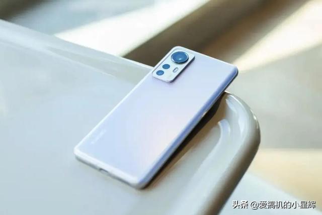 iPhone SE3跌至“新低价”，A15+全网通5G，网友却开始纠结了
