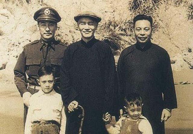 1984年蒋纬国被问及与戴家关系：都是我的亲人，姓蒋姓戴我都愿意