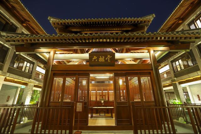 廣東旅行，發現一座禅修酒店，造型像古代宮殿，建築大有來頭