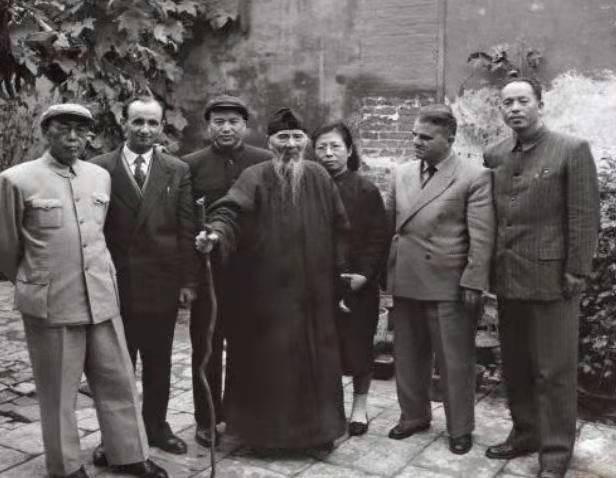 1972年袁世凯表侄向陈毅敬献一副挽联，毛主席看后：给他安排工作