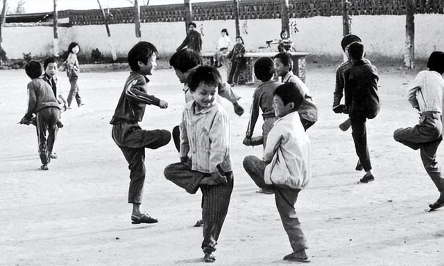 一组80年代儿童生活照，一晃就老了