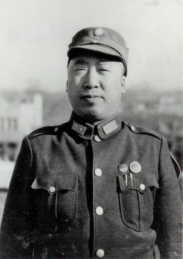 军统特务段云鹏：爬上叶剑英和滕代远房顶行刺，被一枪打破头皮