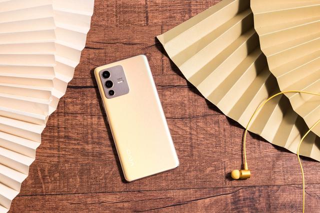 性能全面升级，vivo S12系列带来更好体验，颜值出众手感好