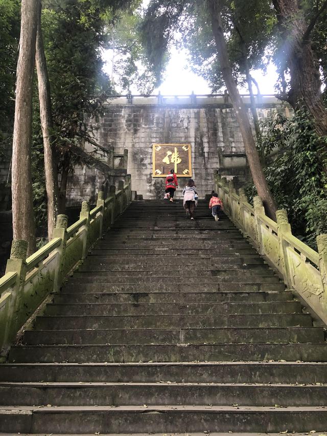 一不小心又成了夜遊~周末街子古鎮康道徒步到光嚴禅院~腳都走麻了