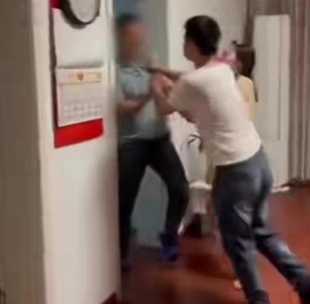 女幼师带男同事回家(草棚CaoPoron已满18进入)