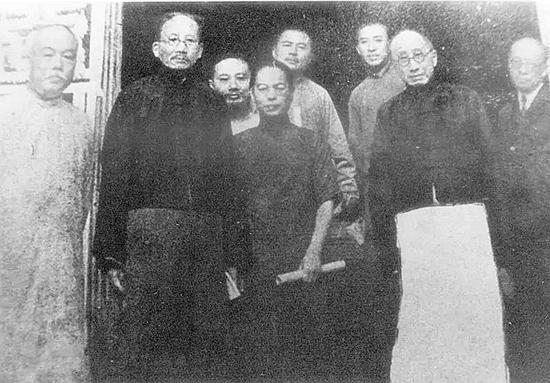 1949年毛主席邀张元济游天坛，期间问到：当年你在朝廷的俸禄多少