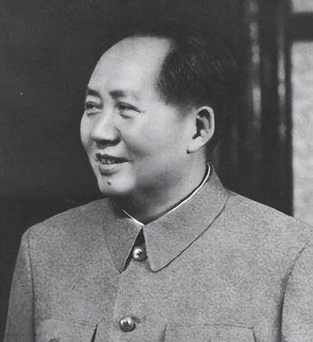 1941年毛主席遇刺，刺客将木棒狠狠抡向主席后脑，蒋泽民挥臂挡住