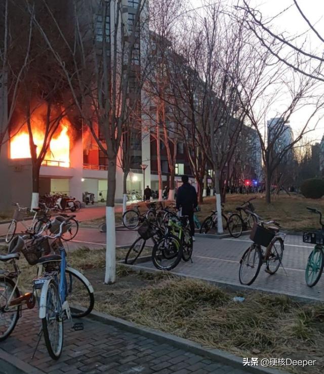 清华大学宿舍着火！学生湿毛巾捂嘴死里逃生，呛烟伤害有多可怕？