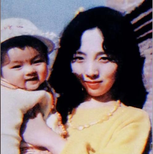 众星庆祝母亲节：央视主持张蕾晒儿子合影，韩庚卢靖姗官宣怀孕