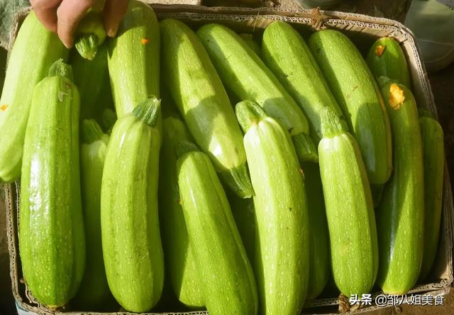 强烈建议中老年人：夏天少吃西瓜，多吃这4种应季菜，对身体好