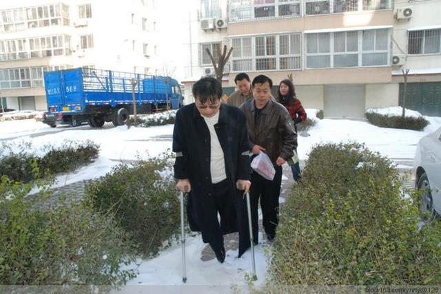 老山战斗英雄徐良，26岁上春晚名扬一时，可惜卷入杀人案妻离子散