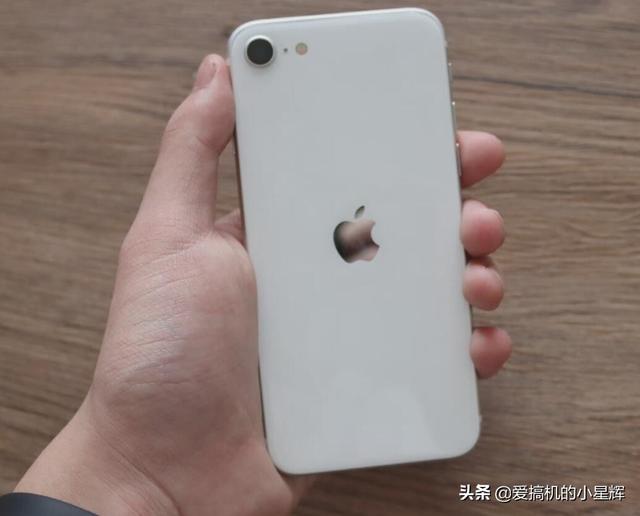 iPhone SE3跌至“新低价”，A15+全网通5G，网友却开始纠结了