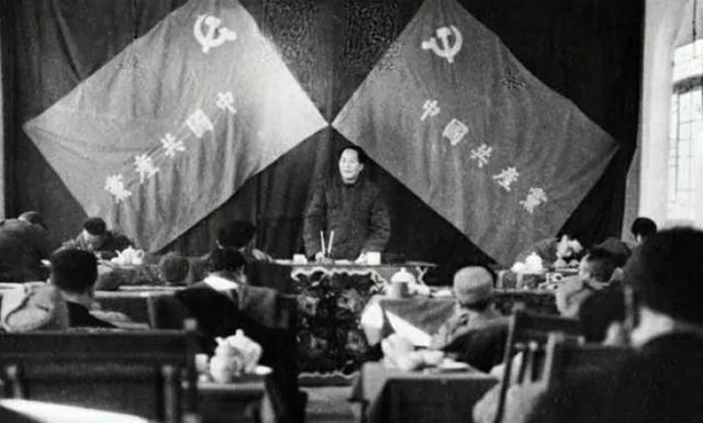 1949年，满族将军径直坐到毛主席身边，毛主席：你可算张作霖余孽